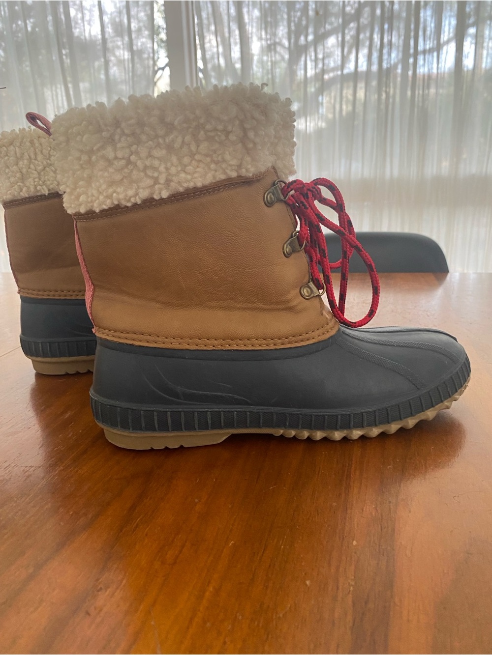 Gap Sherpa-Lined Women’s Duck Boots | Winter Snow Boots - Picture 4 of 14